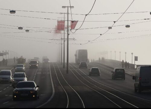 Nibelungenbrücke, Verkehr, Nebel