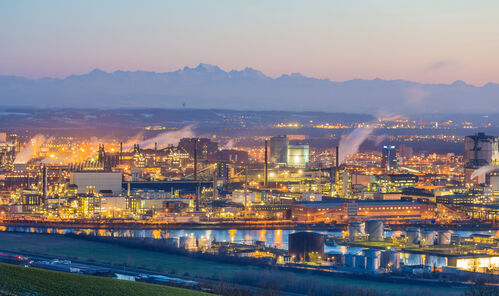 Blick vom Pfenningberg auf das Linzer Industriegebiet.