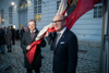 Landeshauptmann Mag. Thomas Stelzer und Bundesratspräsident KommR Robert Seeber hissten die Oberösterreich-Flagge vor dem Parlament in der Hofburg.