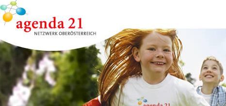 Logo von Agenda 21 mit zwei Kindern, die über eine Wiese laufen