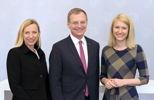 v.l.: Bundesministerin Mag.a Dr.in Juliane Bogner-Strauß, Landeshauptmann Mag. Thomas Stelzer und Frauenlandesrätin Mag.a Christine Haberlander