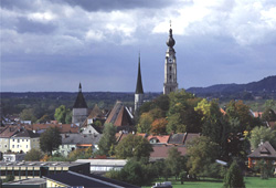 Kirchturm der Stadtpfarrkirche St. Stephan in Braunau 