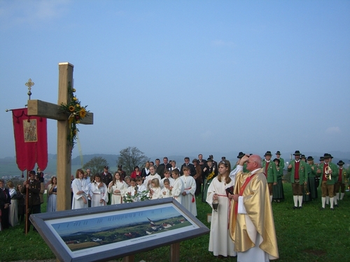 Friedenkreuz der Gemeinde Kirchberg bei der Einweihung