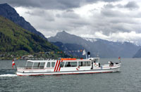 Gmunden, Ausflugschiff - Joseph J. Ruston am Traunsee, Blick Richtung Gründberg - Traunstein - Schlafende Griechin 