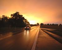 Abendstimmung auf einer Landstraße 