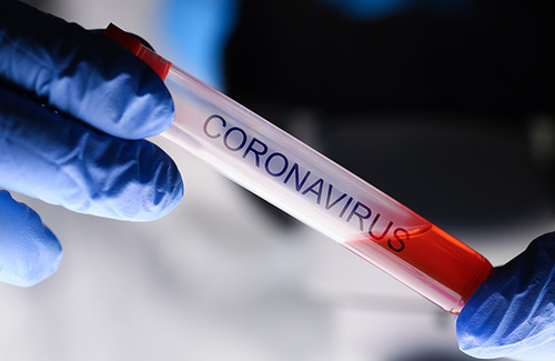 Blutröhrchen mit Aufschrift Coronavirus