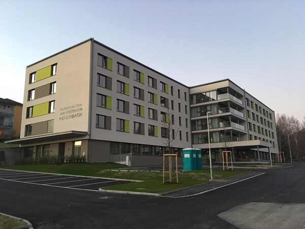 Außenansicht Bezirksalten- und Pflegeheim Peuerbach