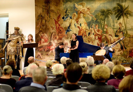 Ensemble spielt vor Publikum alte Musik im Schlossmuseum