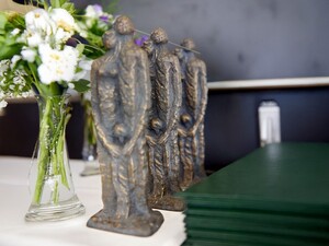 Felix Familia Statuen