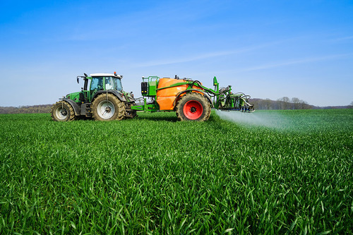 Spritzmittelaustragung auf Feld