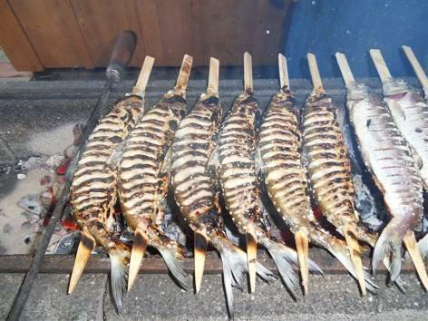 Steckerlfische am Grill