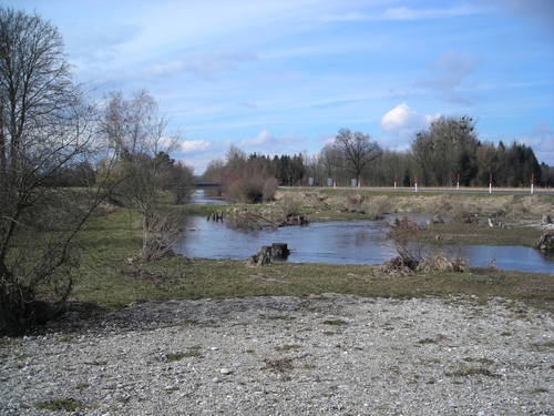 Blick auf Narrnfluss nach Renaturierung