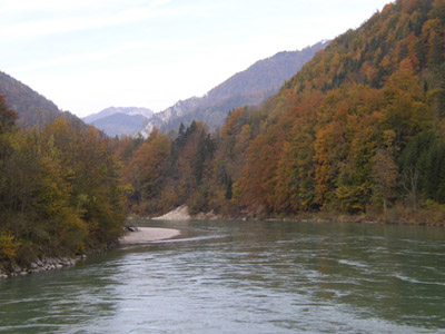 Ennsfluss mit Schotterbank, unterhalb Kraftwerk Altenmarkt