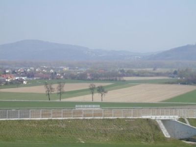 Niederterrasse östlich von Pichling mit agrarischer Nutzung und Bebauung