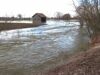 Hochwasserführende Mattig nördlich von Uttendorf (Spätwinter 2005/2006). 