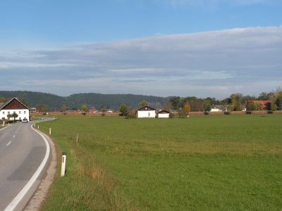 Die B 505 (Verbindung zwischen Mattighofen und Mattsee) bei Abern.