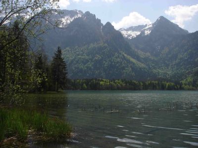 Der Offensee im Hintergrund das Tote Gebirge 