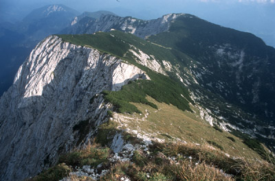 Nockgipfel, Blick Richtung Osten mit nach Norden hin schroff abfallenden Steilwänden