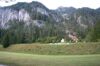 Kulturlandschaft im hinteren Stodertal mit Intensivgrünland, Terrassenkanten mit magerer Vegetation, Ausblick ins angrenzende Gebirge (Vorberge des Toten Gebirges) 