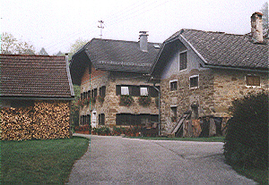 Bauernhaus im Bachtal bei Weyregg a.A. 