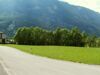 Intensiv genutztes Grünland und Eschen-Baumhecke im Talboden nördlich Spital am Pyhrn 