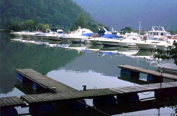 Der Yacht- und Bootshafen bei Schlögen 