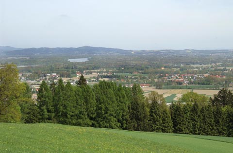 Blick in das Eferdinger Becken von der Landerlkapelle südöstlich von Schaumberg Richtung Osten 