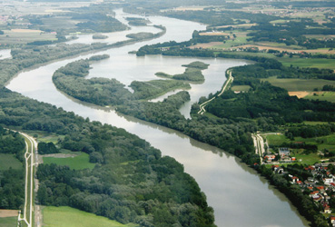 Das Inntal: der Inn mit den begleitenden Auwäldern, Blick über die Hagenauer Bucht