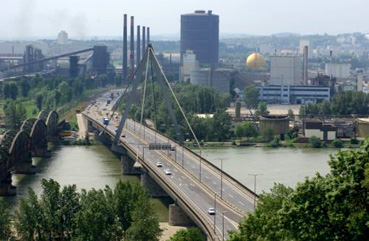Linzer Industriegebiet mit Voest-Brücke