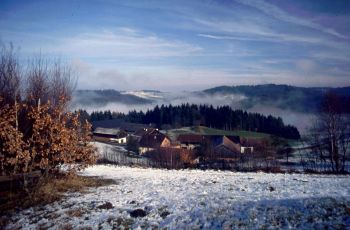 Kleiner Weiler im Moosbachtal