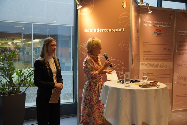 Nina König, Assistentin und Heidi Bräuer, Vorsitzende des Oö. Monitoringausschusses