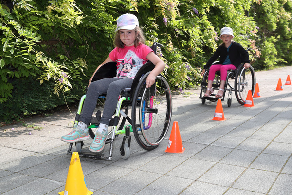 Kinder beim Behindertensport