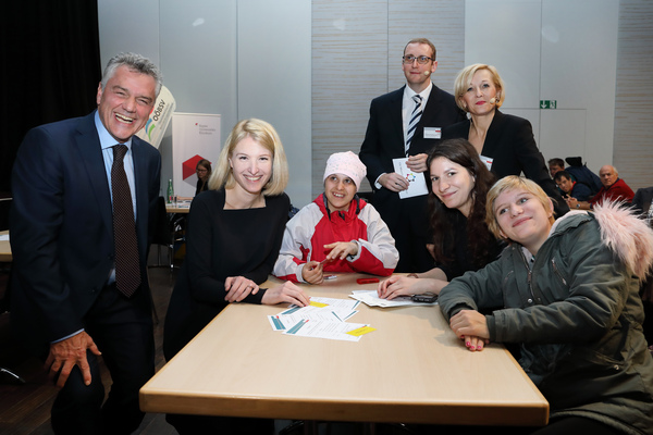 Landesamtsdirektor HR Dr. Erich Watzl, Landeshauptmann-Stellvertreterin Mag.a Christine Haberlander, Dr. Siegfird Nußbaumer, Heidemarie Bräuer, Mitglieder des Tiroler Monitoringausschusses