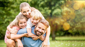 Familie und Kinder haben Spaß im Somm