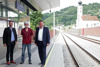 NR Hermann Brückl, GV Josef Bachmaier und LR Günther Steinkellner am neu eröffneten Bahnhof in Wernstein.