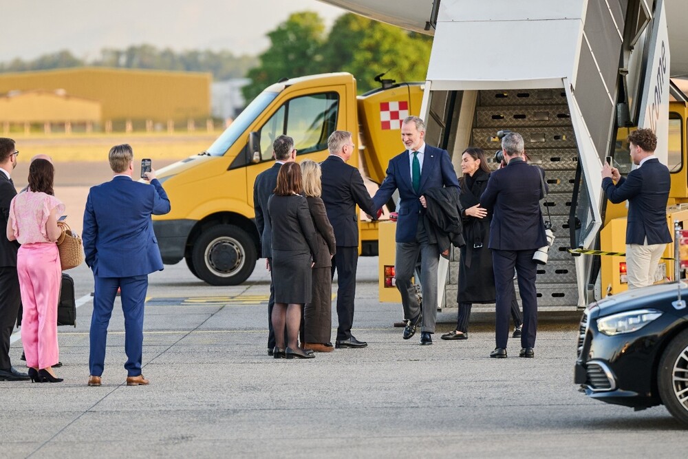 LH Stelzer empfängt König Felipe VI. und Königin Letizia am Linzer Flughafen