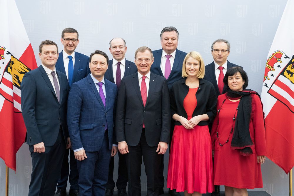 Bild vergrößern: Die Mitglieder der Oö. Landesregierung Die Mitglieder der Oö. Landesregierung