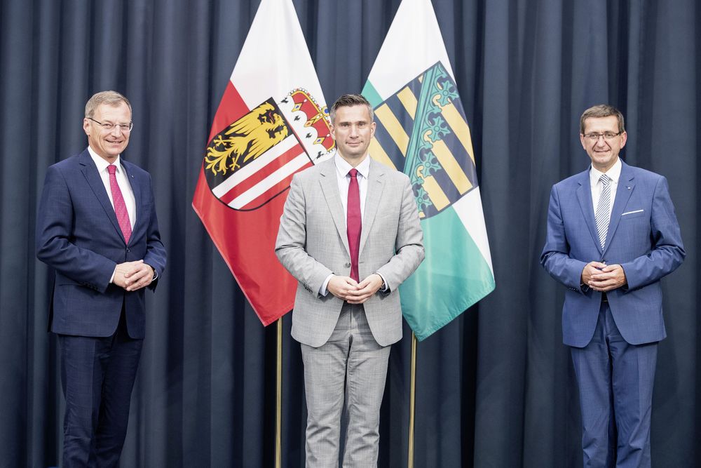 Bild vergrößern: V.l.: Landeshauptmann Mag. Thomas Stelzer Sachsens Wirtschaftsminister Martin Dulig und Wirtschafts-Landesrat Markus Achleitner. V.l.: Landeshauptmann Mag. Thomas Stelzer Sachsens Wirtschaftsminister Martin Dulig und Wirtschafts-Landesrat Markus Achleitner.