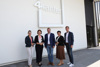 Dr.in Franziska Cecon (FH OÖ), Gemeinde-Landesrätin Michaela Langer-Weninger, Bürgermeister Jürgen Lachinger, Vizebürgermeisterin Manuela Gschwandtner und Amtsleiter Christoph Stockinger stehen vor einer Hauswand, beschriftet mit „4kanter“ .