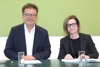 LR Rudi Anschober und Iris Schmidt, stv. Landesgeschäftsführerin des AMS OÖ. 