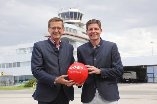 Wirtschafts- und Sport-Landesrat Markus Achleitner und Oliver Glasner – beide im Oberösterreich-Trachten-Sakko und mit OÖ-Ball.