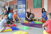 LR Achleitner, LH-Stv.in Mag.a Haberlander und WKOÖ-Vizepräsidentin Angerlehner im Sommer 2020 mit Kindern aus der betrieblichen Kinderbetreuung.