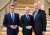 v.l.: Wirtschafts-Landesrat Markus Achleitner, Wirtschafts- und Arbeitsminister Martin Kocher und Landesrat Martin Eichtinger (NÖ) stehen nebeneinander. 