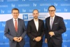  v.l.: Wirtschafts-Landesrat Markus Achleitner, Florian Tursky, Staatsekretär für Digitalisierung und Telekommunikation, und Joachim Haindl-Grutsch, Geschäftsführer der Industriellenvereinigung Oberösterreich vor einem Transparent der Industriellenvereinigung.