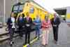 Betriebsbesuch bei der Linsinger Maschinenbau GesmbH in Steyrermühl - v.l.: MMag.a Barbara Eibinger-Miedl, Wirtschafts-Landesrätin Steiermark, Anton Mattle, Wirtschafts-Landesrat Tirol, Markus Achleitner, Wirtschafts-Landesrat Oberösterreich, Dr. Leonhard Schneemann, Wirtschafts-Landesrat Burgenland, Wirtschaftsministerin Dr.in Margarete Schramböck und Mag. Jochen Danninger, Wirtschafts-Landesrat Niederösterreich stehen vor einem Zug .