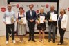 Stanislav Vala, Karin Peer, Landesrat Markus Achleitner, Victoria Hahn, Anton Hofmann und Brigitte Casny stehen nebeneinander, vier Personen halten Urkunden und Preise in Händen, im Hintergrund Aufstellwand mit Oberösterreich-Symbolen und Beschriftung Sport Oberösterreich
