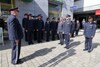 Landesrat Wolfgang Hattmannsdorfer und Oberst Günter Humer nehmen auf dem Platz vor der Polizeiinspektion St. Georgen deren feierliche Eröffnung vor.