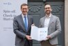  Wirtschafts-Landesrat Markus Achleitner und Florian Krenn, Gründer compunity GmbH.