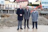 Wirtschafts-Landesrat Markus Achleitner, Investor Ernst Mayr und Daniel Lang, designierter Bürgermeister von Mattighofen.