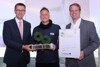 v.l.: Wirtschafts- und Forschungs-Landesrat Markus Achleitner, Primož Jeza, Gewinner in der Kategorie Circular design of the year 2019, DI Christian Maurer, Cluster-Manager Cleantech-Cluster